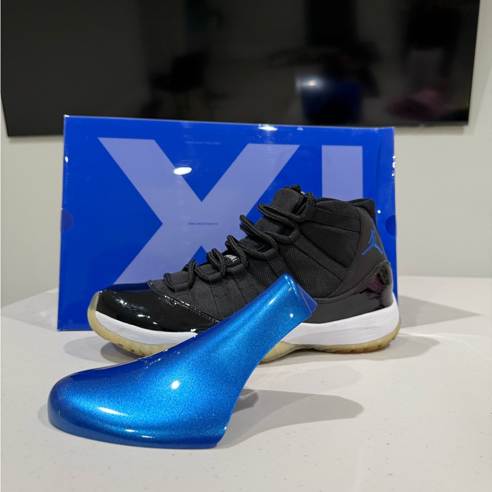 Jordan 11 Retro Space Jam (2009) 
New with original box and packaging 
Size 10